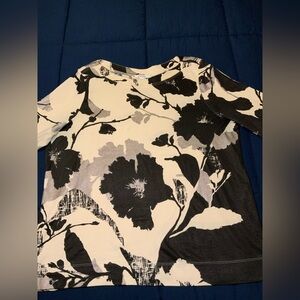 Chicos Black & White Abstract Floral Long Sleeve Top